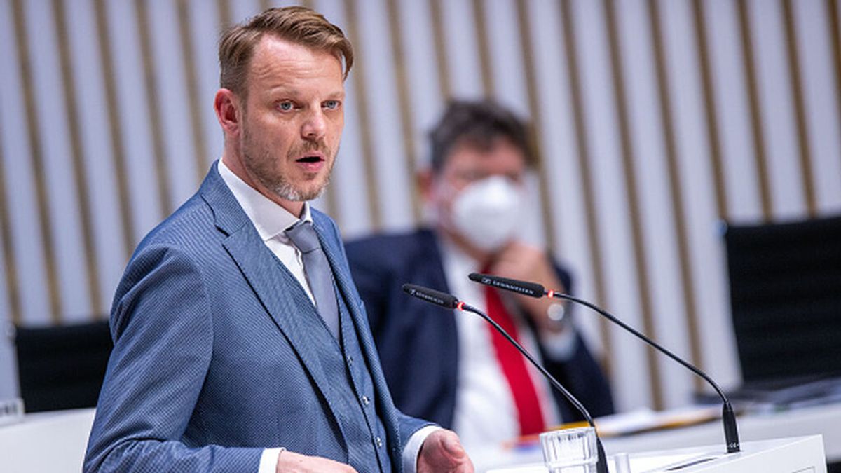 La ultraderecha alemana acusa al embajador de Ucrania de hacer la vista gorda con los neo-nazis ucranianos La ultraderecha alemana acusa al embajador de Ucrania de hacer la vista gorda con los neo-nazis ucranianos