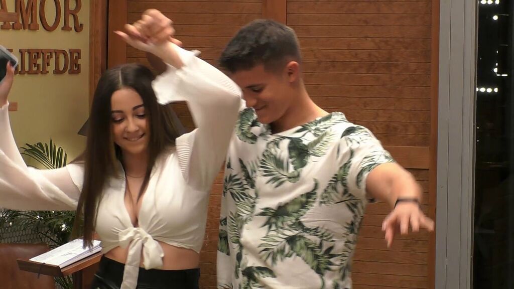 Sonriendo mucho y bailando un poco First Dates Temporada 5 Programa 1427