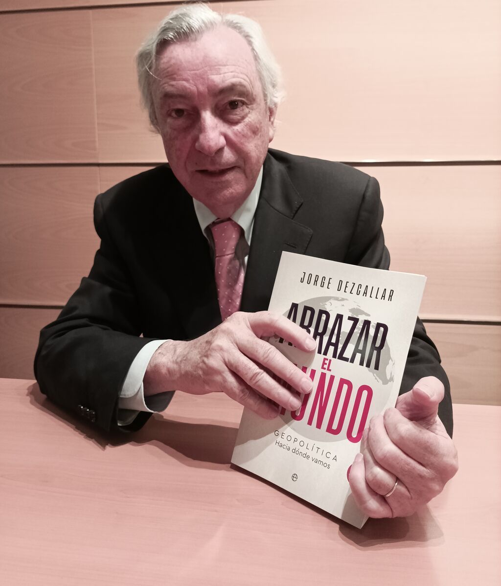 Foto Jorge Dezcallar libro 1