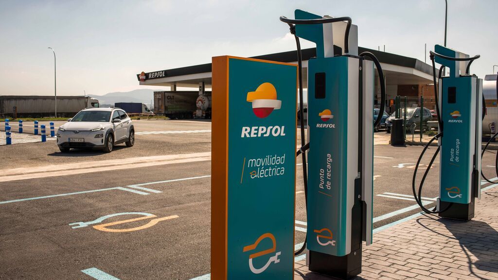 La avalancha de peticiones de descuento en la gasolina satura el sistema informático de Repsol.