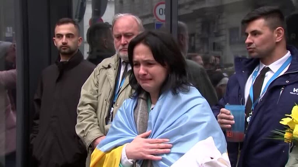 Madres ucranianas refugiadas en Budapest lloran a los más de 150 niños muertos en la invasión de Ucrania