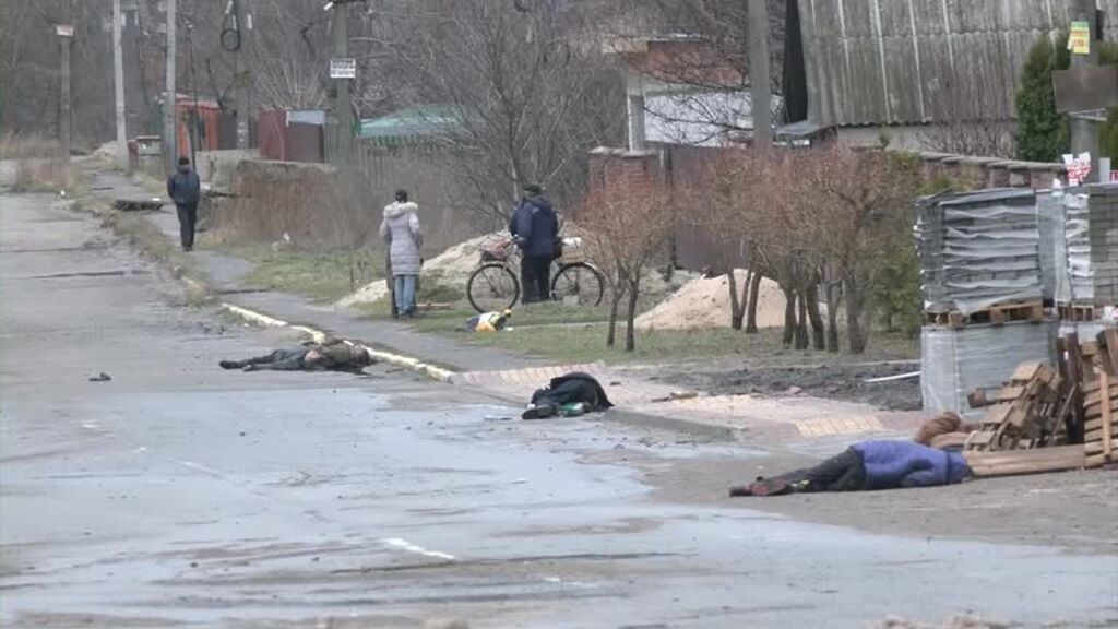 El repliegue de las tropas rusas del frente de Kiev deja un rastro de muerte y destrucción