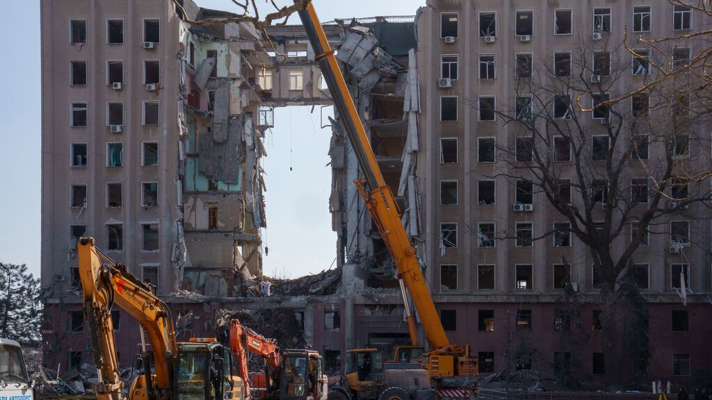 Daños materiales en el principal edificio de la ciudad de Mikolaiv, en Ucrania, tras un ataque del Ejército de Rusia