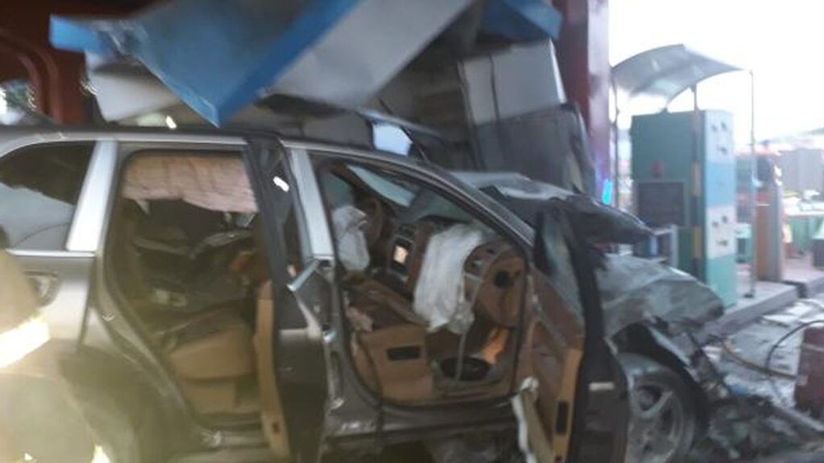 Muere un conductor tras chocar su vehículo contra la cabina del peaje de la AP-8 en Iurreta