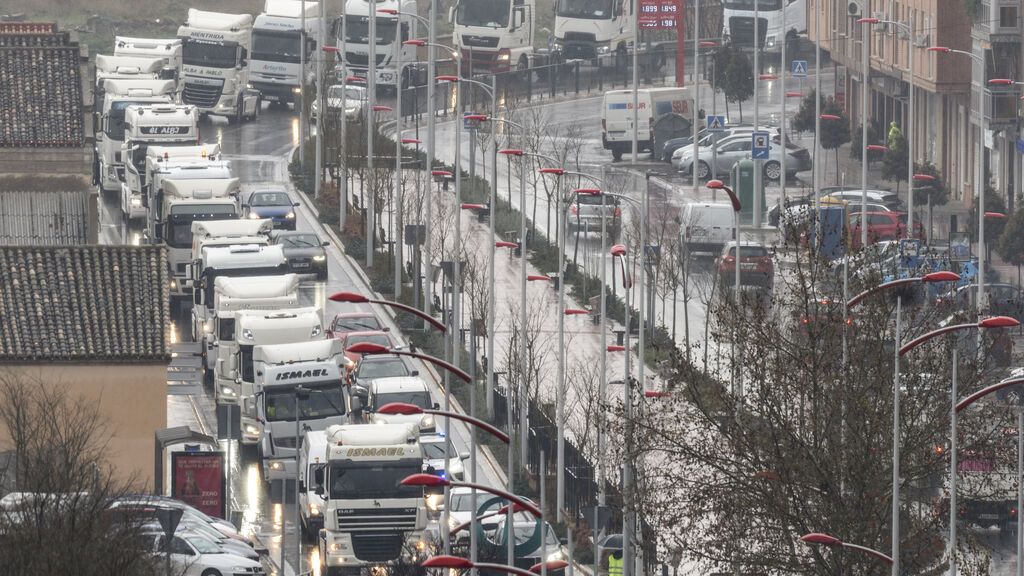 La Plataforma en Defensa para el Transporte suspende "temporalmente" el paro indefinido de transportistas