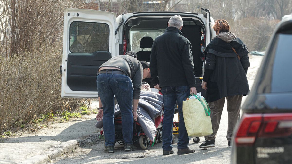 Una víctima de un ataque de artillería de las tropas rusas contra el barrio residencial de Kiev, capital de Ucrania Una víctima de un ataque de artillería de las tropas rusas contra el barrio residencial de Kiev, capital de Ucrania