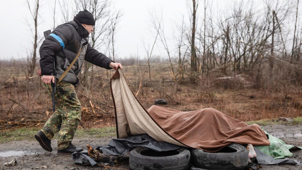 Ucrania cifra en medio millar los civiles asesinados encontrados hasta ahora al norte de Kiev