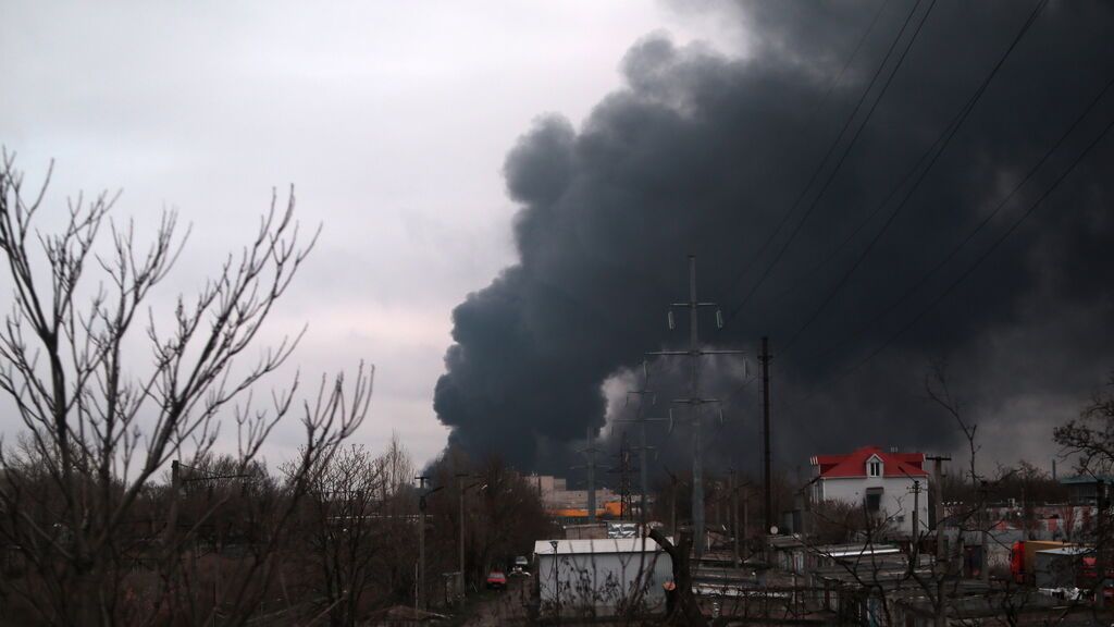 Ucrania asegura que Rusia ha bombardeado una refinería de petróleo en Odesa