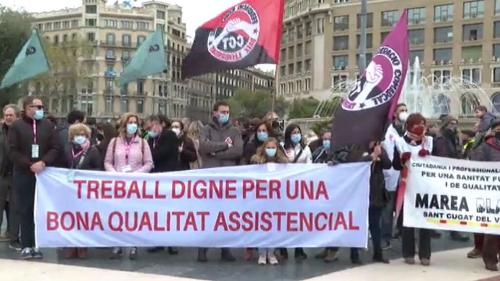 Cientos de personas toman las calles de Barcelona en defensa de la sanidad pública