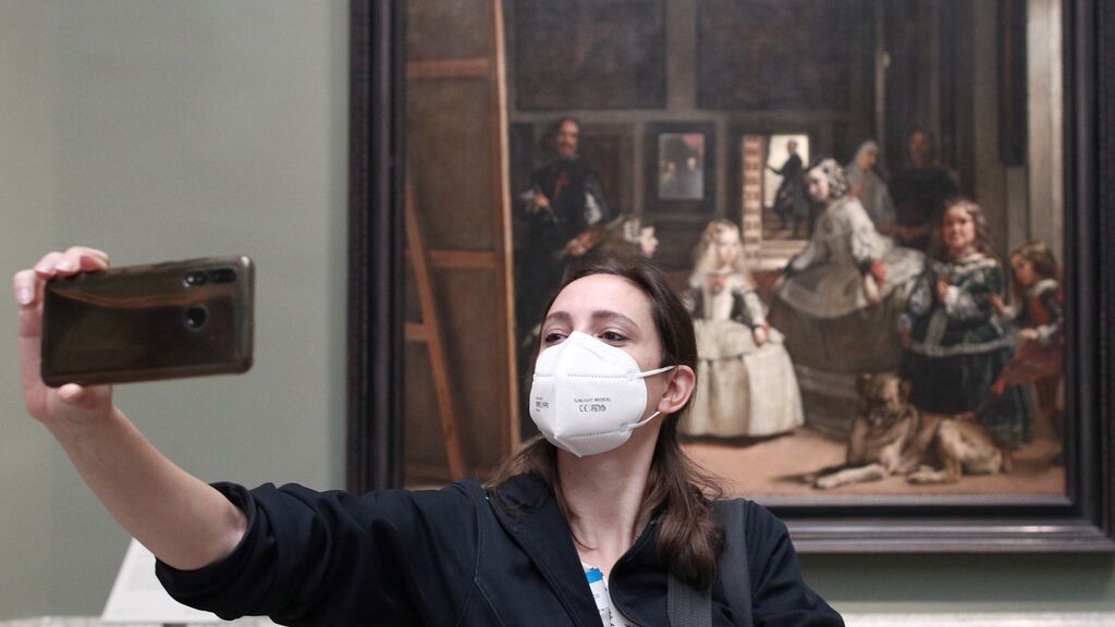 La opinión de los expertos a favor y en contra del fin de la mascarilla en interiores