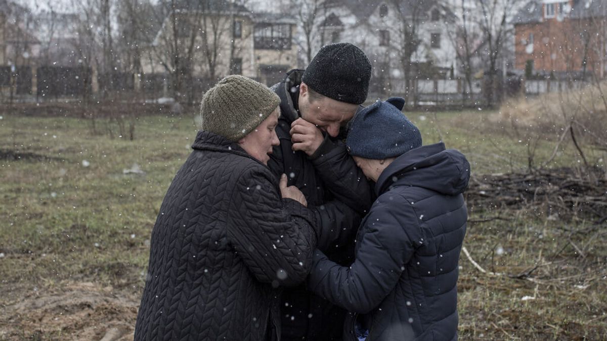 Las atrocidades de los soldados rusos en Bucha: "Torturaron, mutilaron y mataron a mi marido" Las atrocidades de los soldados rusos en Bucha: "Torturaron, mutilaron y mataron a mi marido"