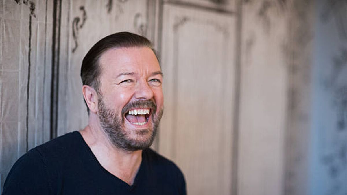 El cómico británico Ricky Gervais habría hecho otro chiste distinto sobre la mujer de Will Smith