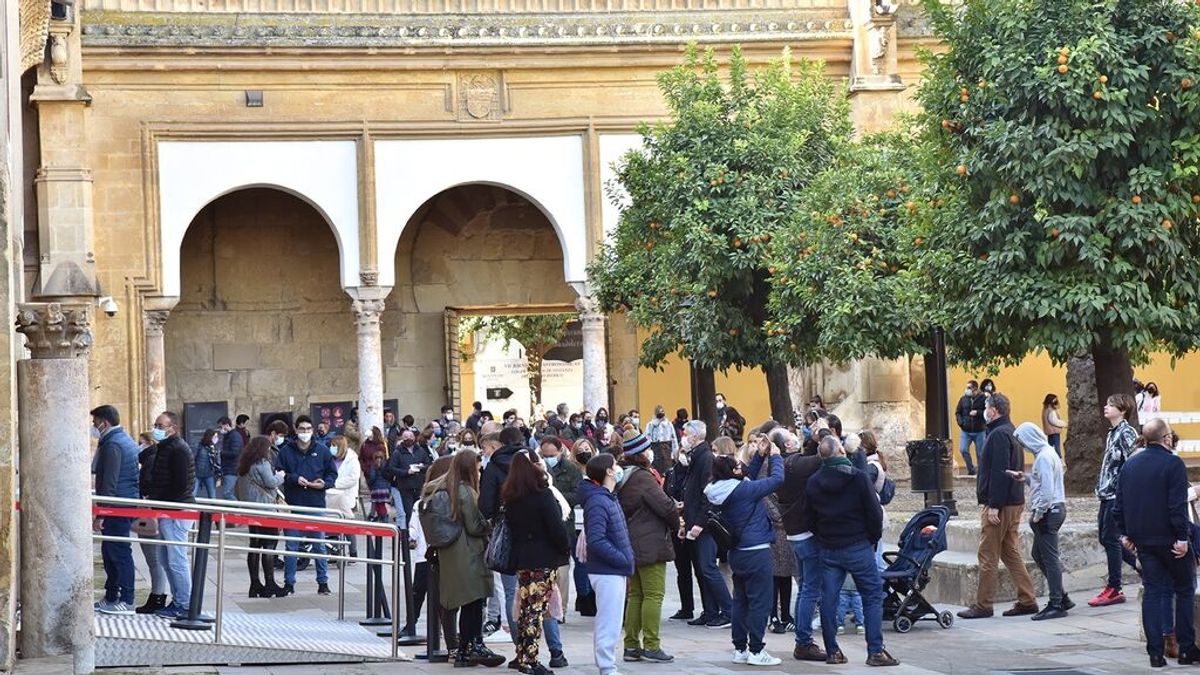 España recupera en febrero el 71% de los turistas prepandemia y el gasto alcanza los 3.757 millones España recupera en febrero el 71% de los turistas prepandemia y el gasto alcanza los 3.757 millones