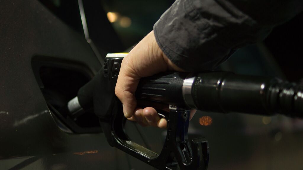 ¿Es más barato repostar en las gasolineras de carretera que en las de ciudad?