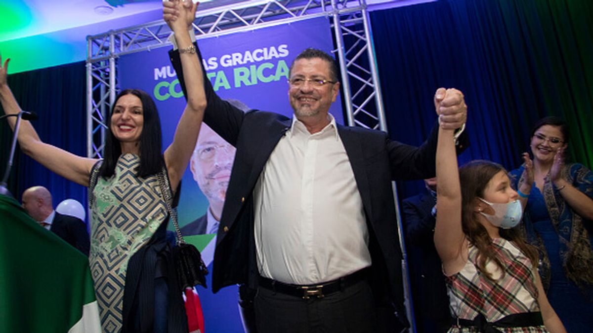El conservador Rodrigo Chaves elegido presidente de Costa Rica
