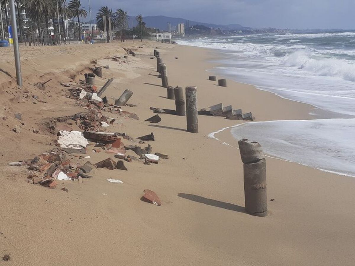 Correlación Necesito piano Badalona y Gavá reclaman ayuda para salvar las playas tras el temporal -  NIUS