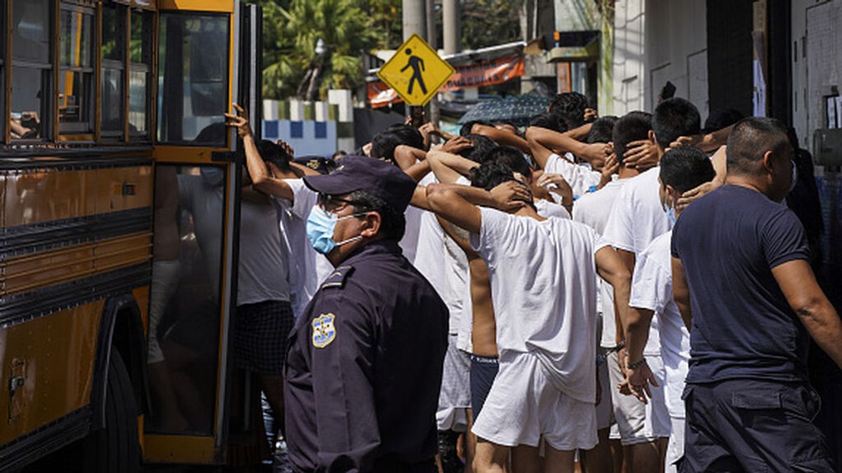 El Salvador: más de 5.700 los presuntos pandilleros detenidos en medio del estado de excepción