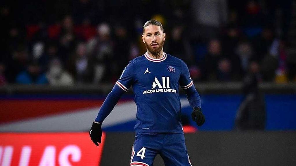 Sergio Ramos vive su peor pesadilla sobre el terreno de juego: la afición del PSG no le quiere