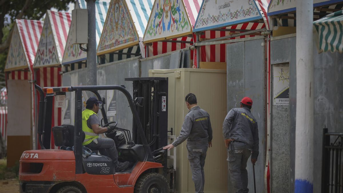 El Gobierno niega que la reforma laboral ponga en peligro la Feria de Sevilla El Gobierno niega que la reforma laboral ponga en peligro la Feria de Sevilla