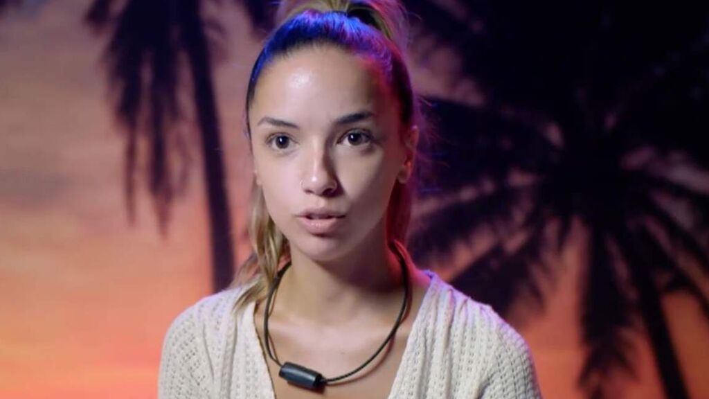 Lucía muestra orgullosa de su tripa de embarazada