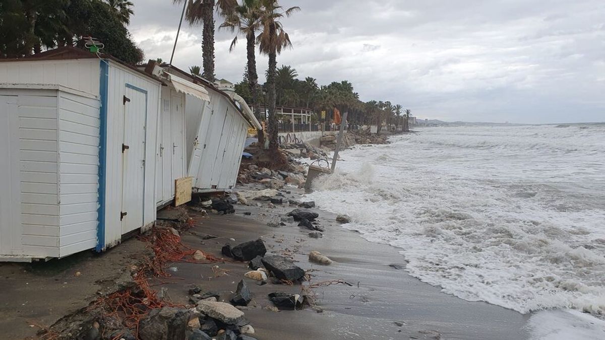 La alcaldesa de Marbella convoca a la Junta de Portavoces para abordar el estado de las playas tras el temporal