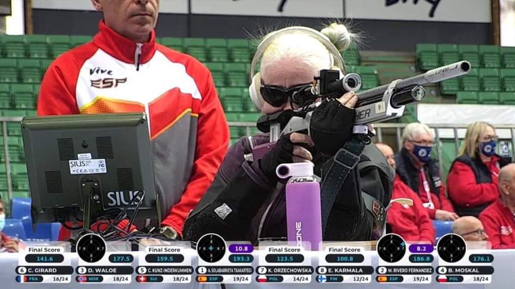 Sonia Rivero tirando en el campeonato de Europa