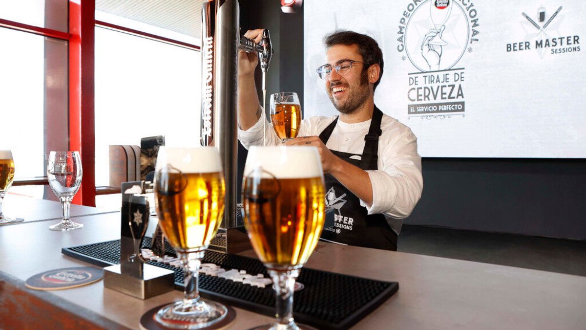 Gustavo Rey, de la cervecería O Encontro de Ribadumia, mejor tirador de cerveza de Galicia Gustavo Rey, de la cervecería O Encontro de Ribadumia, mejor tirador de cerveza de Galicia