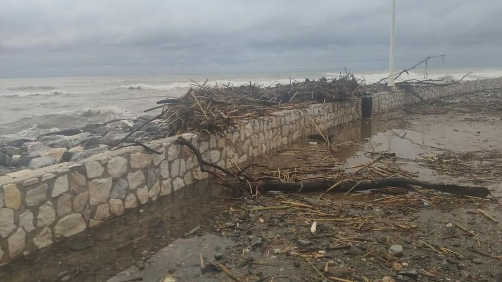 EuropaPress_4363344_efectos_temporal_paseos_maritimos_malaga_capital