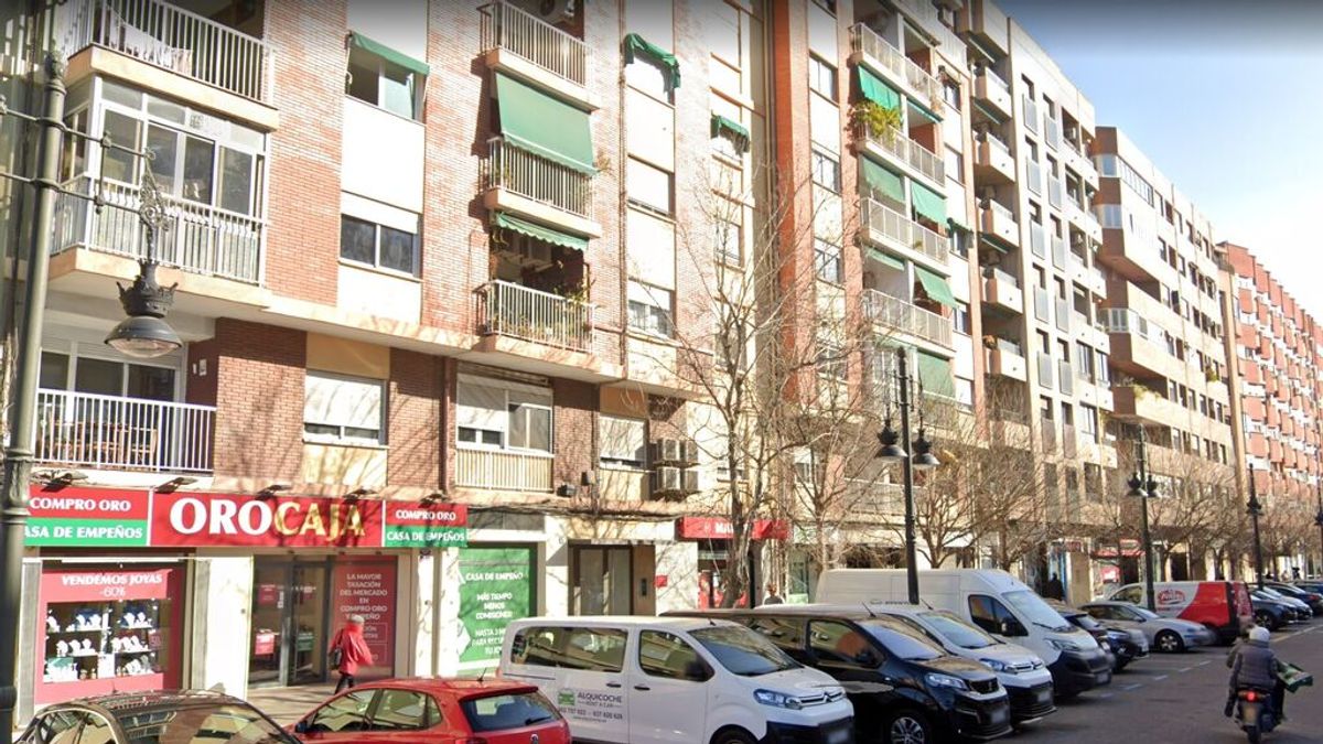 Muere un trabajador al caer por el hueco de las escaleras de un edificio en Valencia Muere un trabajador al caer por el hueco de las escaleras de un edificio en Valencia