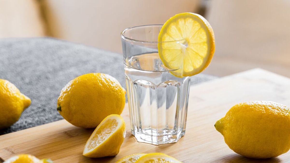 Tres contraindicaciones de beber agua con limón en ayunas