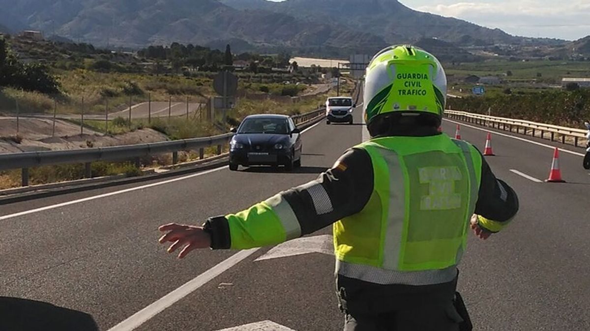 Identifican a un atracador en Granada tras olvidar su DNI en la gasolinera que asaltó Identifican a un atracador en Granada tras olvidar su DNI en la gasolinera que asaltó