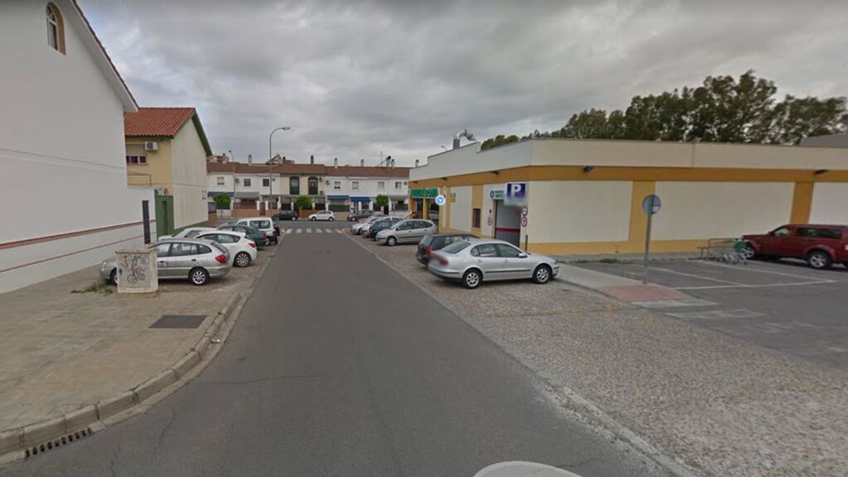 Atraca a punta de pistola un supermercado y roba el vehículo de una clienta en Montequinto Atraca a punta de pistola un supermercado y roba el vehículo de una clienta en Montequinto