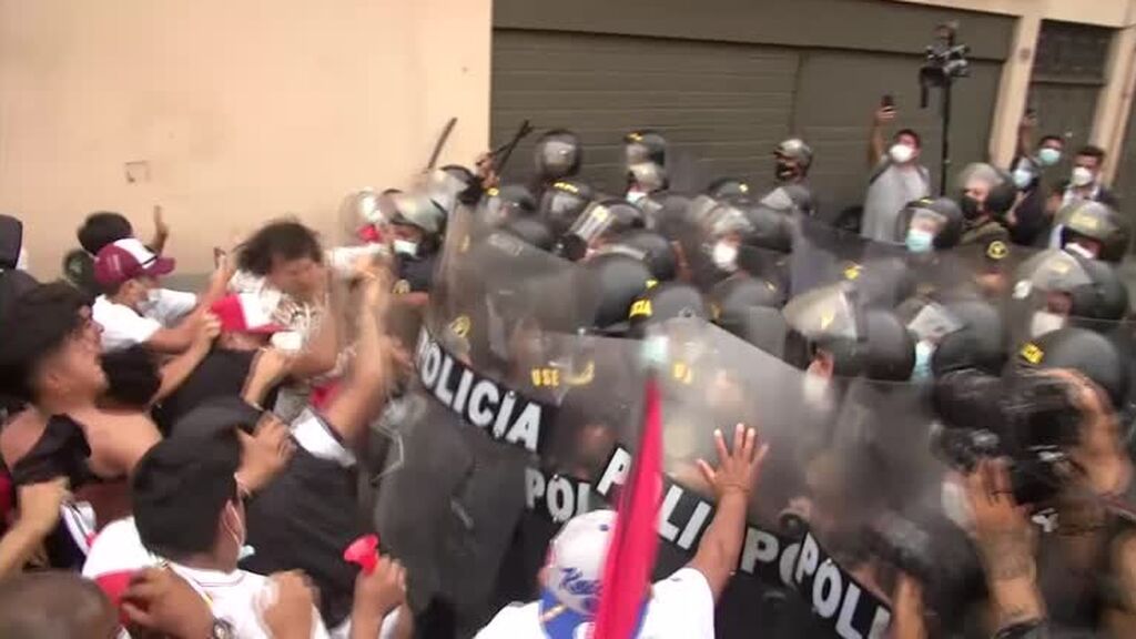 Castillo deroga el toque de queda tras las violentas protestas en Perú