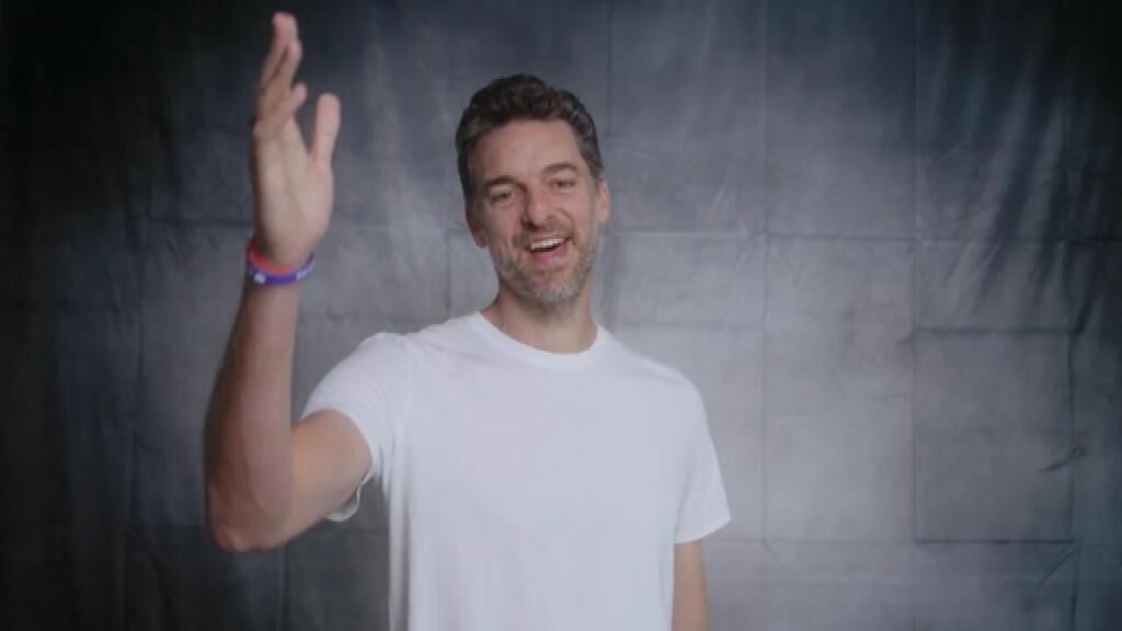 Los hermanos Gasol 'bailan la pena' con Macaco