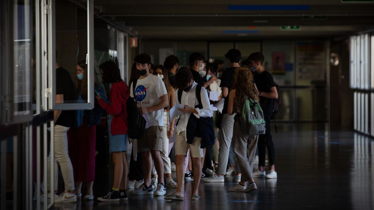 El TSJC obliga a la Generalitat catalana a repartir las pruebas de Selectividad en catalán y castellano El TSJC obliga a la Generalitat catalana a repartir las pruebas de Selectividad en catalán y castellano