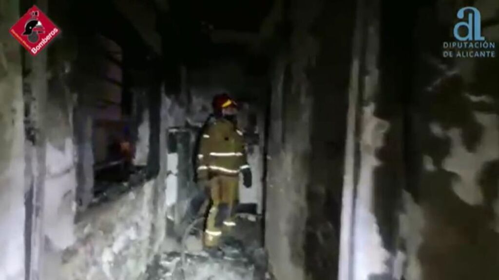 11 heridos, cuatro con quemaduras graves, en el incendio de una vivienda en Alicante
