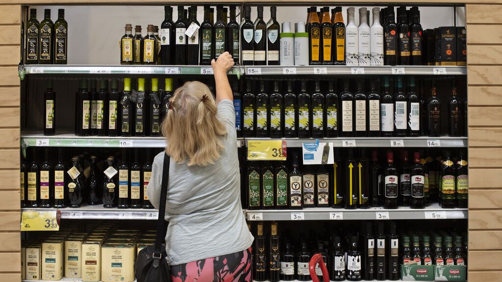 El aceite de oliva, con alarmas y cadenas en los supermercados como si fueran alcohol o perfumes