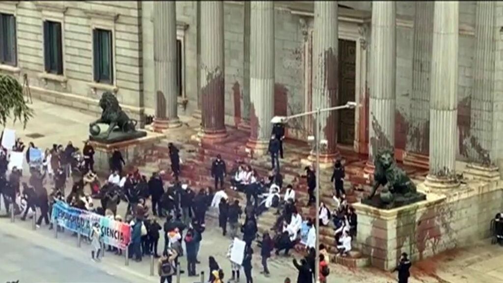 Vandalizan el Congreso de los Diputados