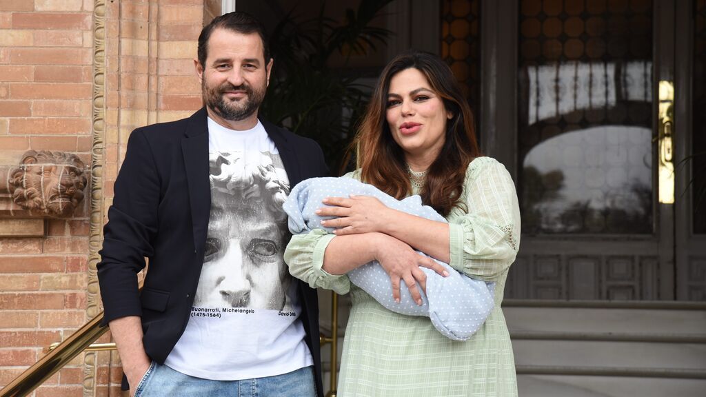 Marisa Jara, feliz y emocionada en la presentación de su hijo Tomás