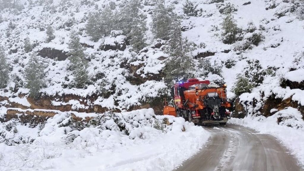 Nieve en Albacete y "surada" de viento tropical, el loco tiempo antes de Semana Santa