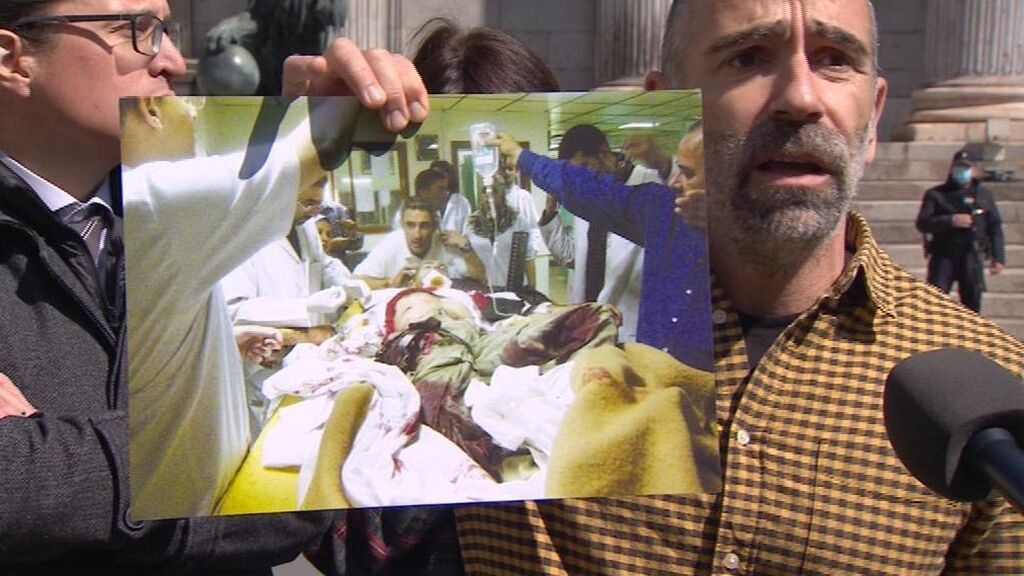 El hermano de Couso enseña una fotografía inédita de las heridas mortales del cámara