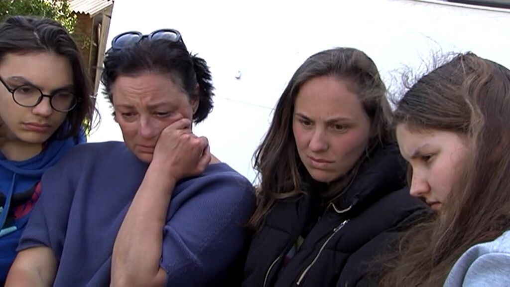 Las lágrimas de ucranianos refugiados en Getxo, España, al ver la matanza de Rusia en Bucha
