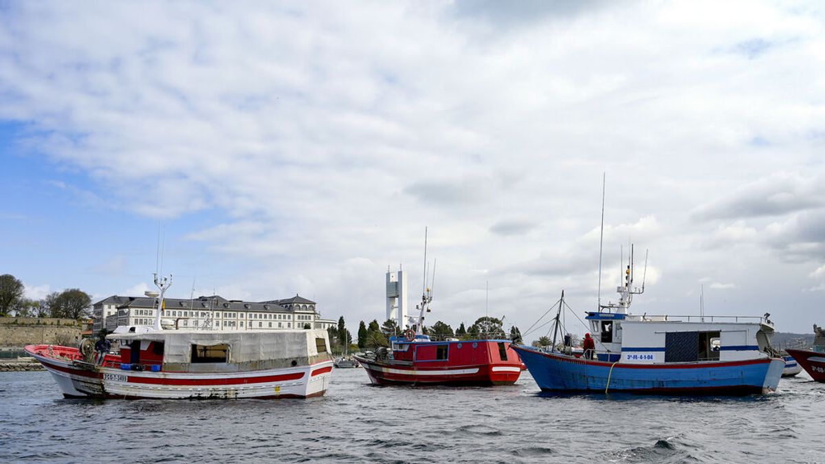 EuropaPress_3622236_varios_barcos_flota_artesanal_convocatoria_paro_parte_federacion_galega EuropaPress_3622236_varios_barcos_flota_artesanal_convocatoria_paro_parte_federacion_galega