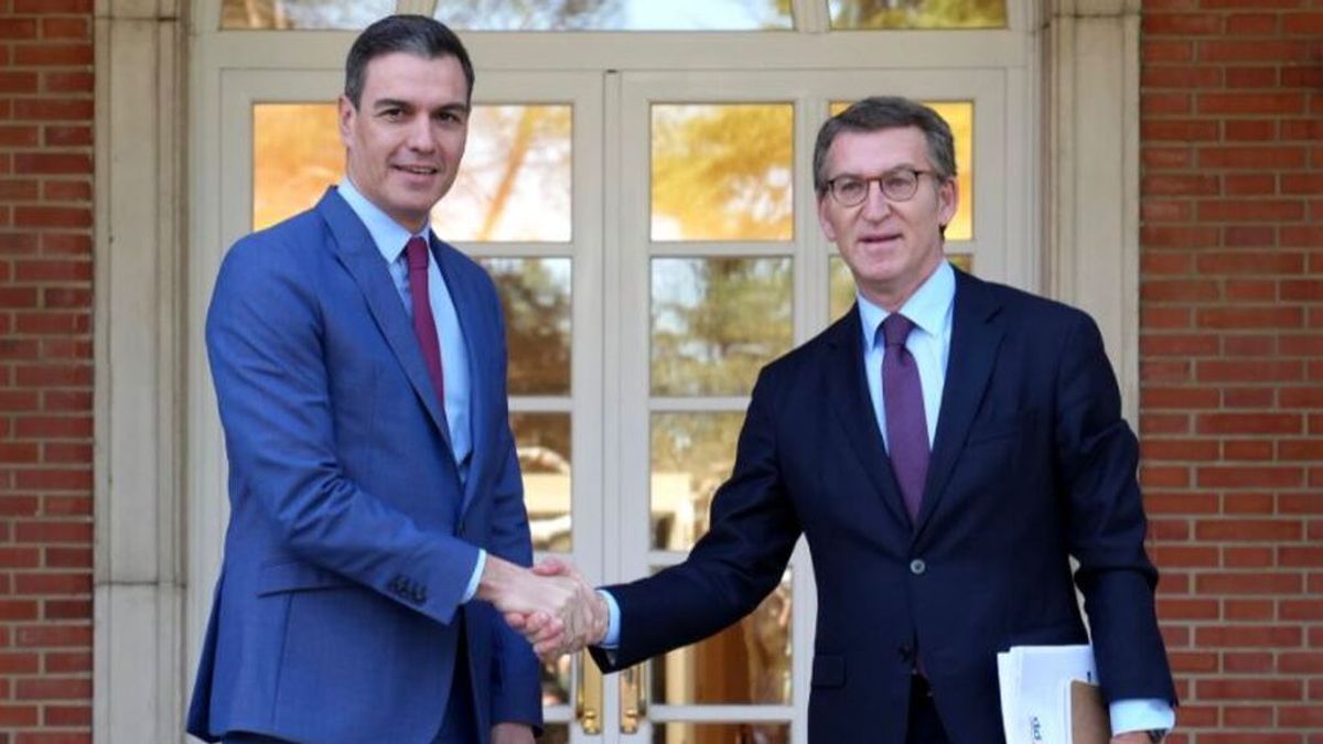 Primer encuentro entre el presidente Sánchez y Núñez Feijóo como nuevo líder de los populares Primer encuentro entre el presidente Sánchez y Núñez Feijóo como nuevo líder de los populares