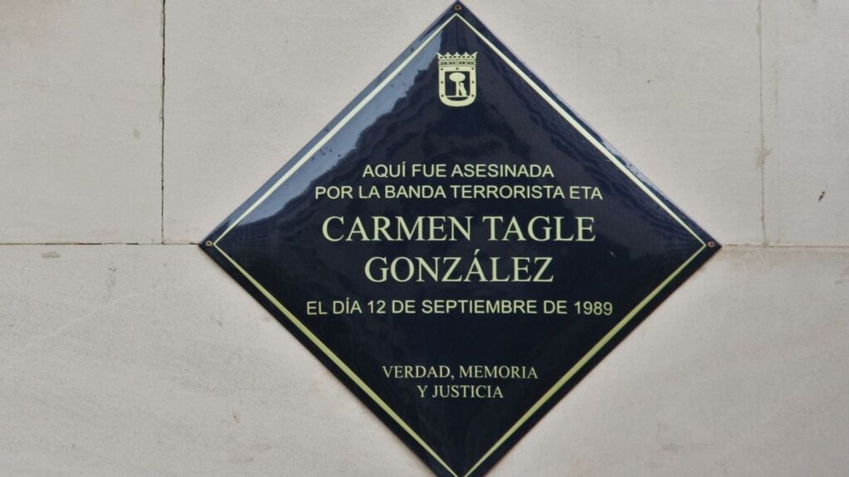 Una placa en memoria de las víctimas del terrorismo en Madrid Una placa en memoria de las víctimas del terrorismo en Madrid