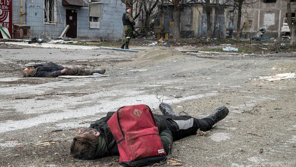 EuropaPress_4359910_03_april_2022_ukraine_mariupol_the_bodies_of_civilians_lay_in_an