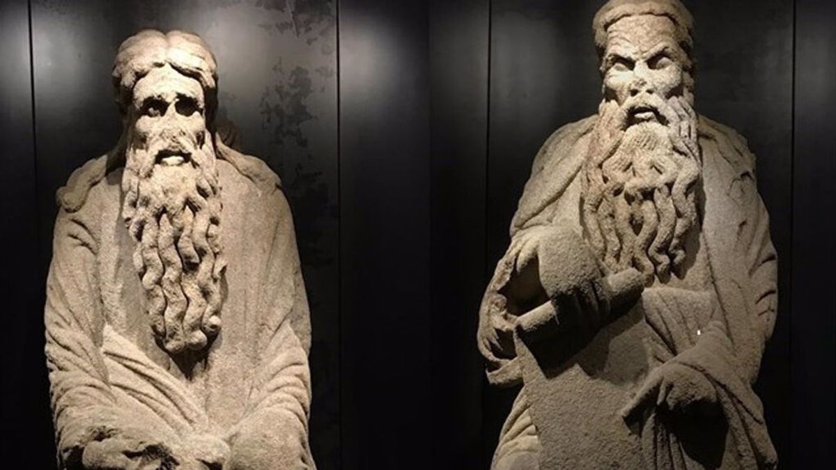 El Supremo admite el recurso del Concello de Santiago contra los Franco por las estatuas del Pórtico El Supremo admite el recurso del Concello de Santiago contra los Franco por las estatuas del Pórtico