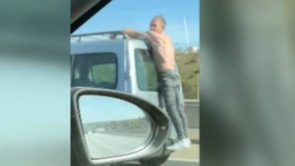 Detenido por hacer el 'Spiderman' en una furgoneta en marcha