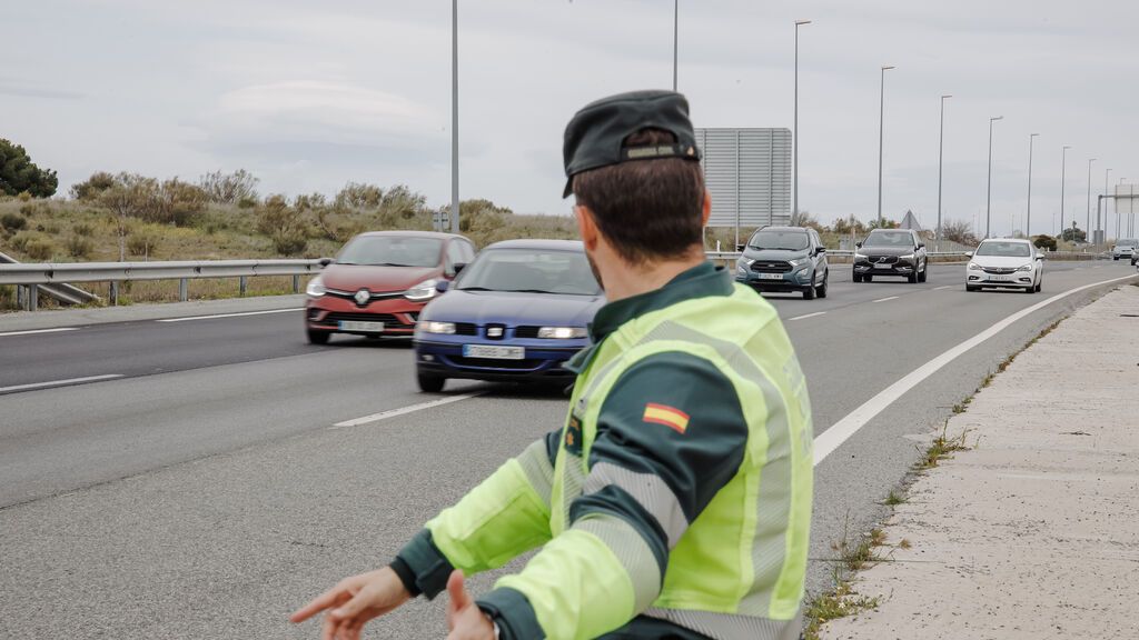 Tráfico recupera la fluidez tras una tarde complicada por la salida masiva de coches por Semana Santa