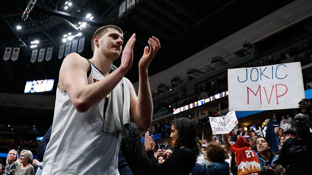 Jokic hace historia en la NBA:  2.000 puntos, 1.000 rebotes y 500 asistencias en una temporada